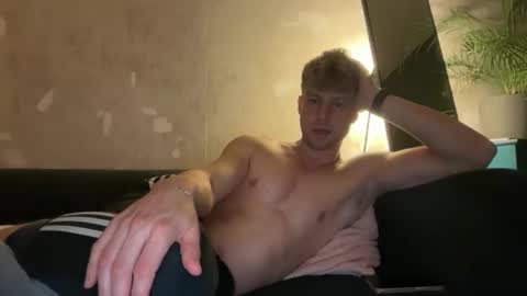 Snapshot of heikhoe chatting on October 2025 08:30:01 PM Heikhoe online show from October 2025 08:30:01 PM