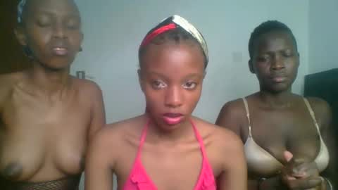 Snapshot of heilybunny chatting on April 2026 09:12:02 PM heilybunny online show from April 2026 09:12:02 PM