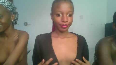 Snapshot of heilybunny chatting on April 2026 09:18:01 AM heilybunny online show from April 2026 09:18:01 AM