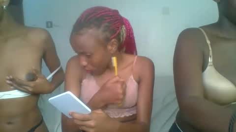 Snapshot of heilybunny chatting on April 2026 09:29:01 AM heilybunny online show from April 2026 09:29:01 AM