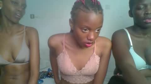 Snapshot of heilybunny chatting on April 2026 09:34:01 PM heilybunny online show from April 2026 09:34:01 PM