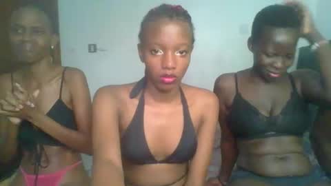 Snapshot of heilybunny chatting on April 2026 09:45:01 PM heilybunny online show from April 2026 09:45:01 PM