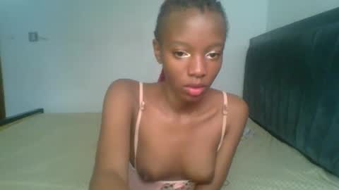 Snapshot of heilybunny chatting on April 2026 09:32:02 AM heilybunny online show from April 2026 09:32:02 AM