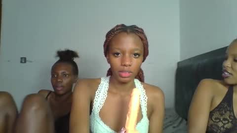 Snapshot of heilybunny chatting on May 2026 10:01:01 AM heilybunny online show from May 2026 10:01:01 AM