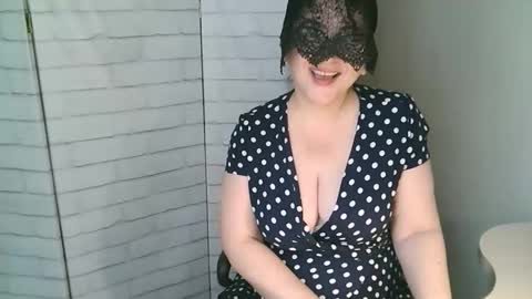 Snapshot of helen_xi chatting on May 2026 05:47:01 AM Helen online show from May 2026 05:47:01 AM