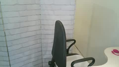 Snapshot of helen_xi chatting on May 2026 02:05:01 PM Helen online show from May 2026 02:05:01 PM