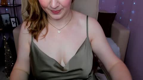 Snapshot of helens_lov chatting on December 2024 01:57:02 AM Helen online show from December 2024 01:57:02 AM