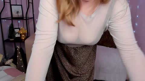 Snapshot of helens_lov chatting on December 2024 05:07:01 AM Helen online show from December 2024 05:07:01 AM