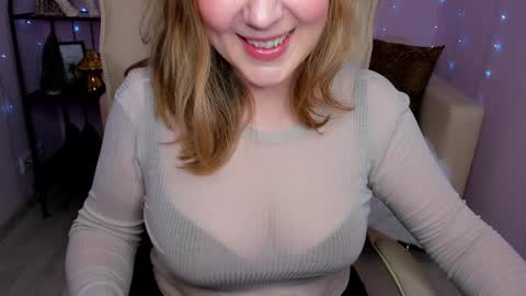 Snapshot of helens_lov chatting on December 2024 02:10:02 AM Helen online show from December 2024 02:10:02 AM