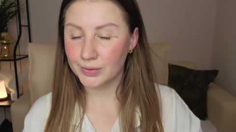 Snapshot of helens_lov chatting on May 2026 01:43:01 AM Helen online show from May 2026 01:43:01 AM