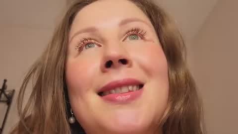 Snapshot of helens_lov chatting on July 2026 04:19:01 AM Helen online show from July 2026 04:19:01 AM