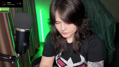 Snapshot of hell_hotline chatting on May 2026 07:10:01 PM Red online show from May 2026 07:10:01 PM