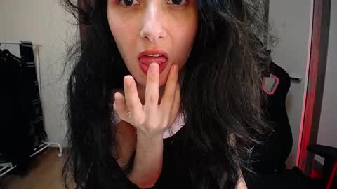 Snapshot of hella_helen chatting on May 2026 09:33:01 PM Helen online show from May 2026 09:33:01 PM