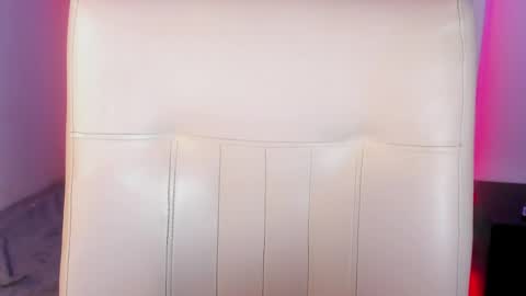 hellen__smith_ online show from April 2026 02:37:02 AM