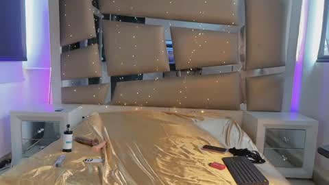 hellen__smith_ online show from June 2026 04:57:02 PM