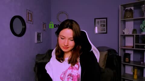 Helli online show from March 2025 11:38:02 PM