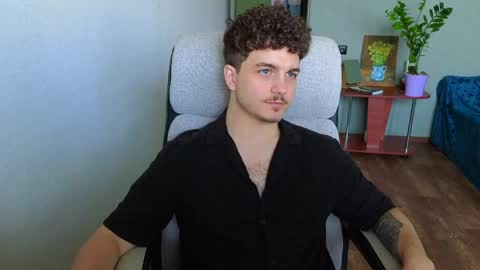 Snapshot of hellish_sugar chatting on June 2026 06:52:02 AM Remy online show from June 2026 06:52:02 AM