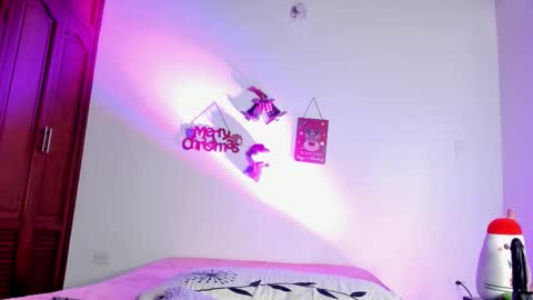 Snapshot of hellzel_moon chatting on January 2026 03:09:01 AM Hellzel online show from January 2026 03:09:01 AM