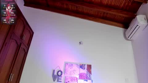 Snapshot of hellzel_moon chatting on February 2026 03:22:02 AM Hellzel online show from February 2026 03:22:02 AM