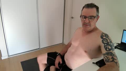 hempie1973 online show from December 2025 05:23:01 AM