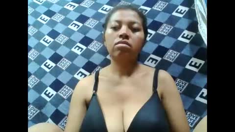 Snapshot of henitsaldy chatting on September 2025 04:47:01 AM henitsaldy online show from September 2025 04:47:01 AM