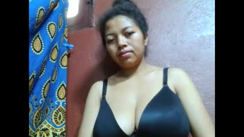 Snapshot of henitsaldy chatting on October 2025 02:52:01 AM henitsaldy online show from October 2025 02:52:01 AM