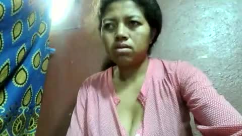 Snapshot of henitsaldy chatting on October 2025 06:00:02 AM henitsaldy online show from October 2025 06:00:02 AM