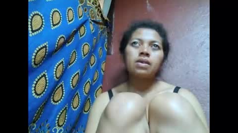 Snapshot of henitsaldy chatting on October 2025 07:07:02 AM henitsaldy online show from October 2025 07:07:02 AM