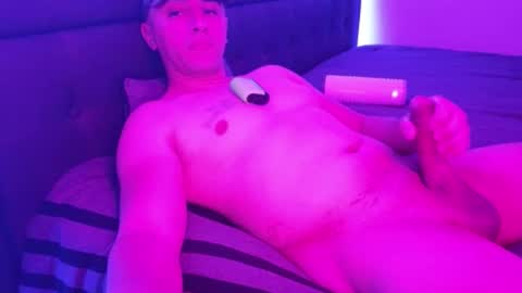 HENNIDRIP online show from November 2025 04:34:01 AM