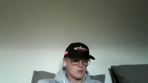 henrietje online show from May 2026 07:09:01 PM