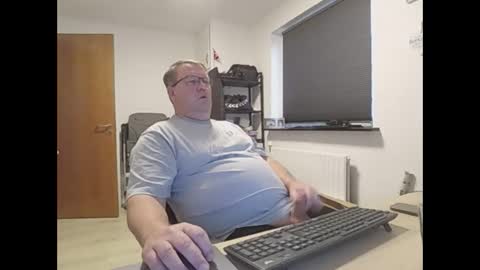 henrikrp1971 online show from December 2025 01:41:02 PM