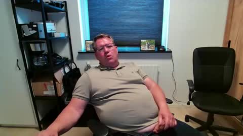 Snapshot of henrikrp1971 chatting on May 2026 04:56:02 PM henrikrp1971 online show from May 2026 04:56:02 PM