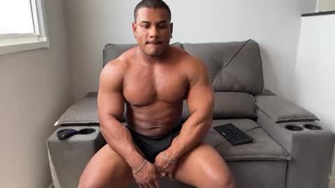 Snapshot of henrimusclee chatting on February 2025 03:32:02 PM Henri online show from February 2025 03:32:02 PM