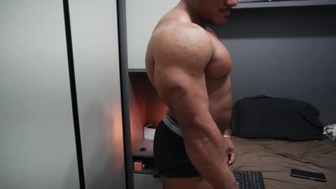 Snapshot of henrimusclee chatting on October 2025 10:08:02 PM Henri online show from October 2025 10:08:02 PM