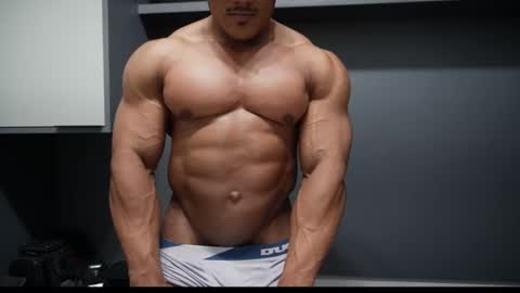 Snapshot of henrimusclee chatting on March 2026 10:40:01 PM Henri online show from March 2026 10:40:01 PM