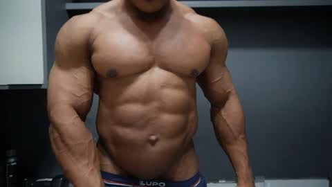 Snapshot of henrimusclee chatting on April 2026 10:18:01 PM Henri online show from April 2026 10:18:01 PM