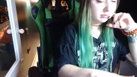 Hentaishiing online show from May 2026 05:39:01 PM