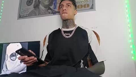 Snapshot of henzzeld420 chatting on March 2026 10:14:02 PM Henzeld online show from March 2026 10:14:02 PM