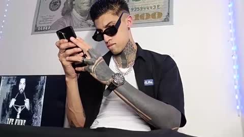 Snapshot of henzzeld420 chatting on March 2026 05:34:01 AM Henzeld online show from March 2026 05:34:01 AM