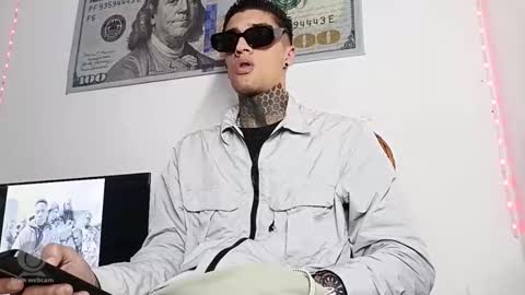 Snapshot of henzzeld420 chatting on March 2026 06:19:01 AM Henzeld online show from March 2026 06:19:01 AM