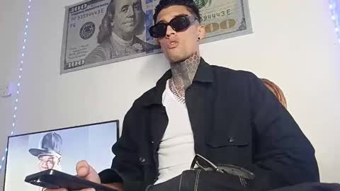 Snapshot of henzzeld420 chatting on April 2026 02:20:02 AM Henzeld online show from April 2026 02:20:02 AM