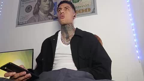 Snapshot of henzzeld420 chatting on April 2026 01:16:01 AM Henzeld online show from April 2026 01:16:01 AM