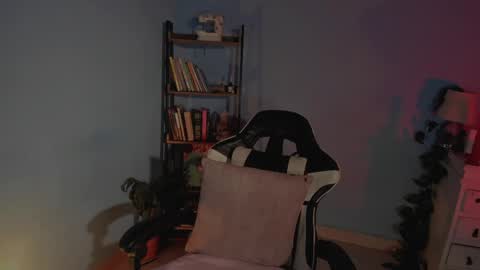 Hello I am Valentina independent Colombian model I love sensuality and pleasure welcome online show from April 2026 04:46:02 AM