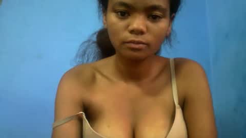 Snapshot of herisse01 chatting on April 2026 04:17:01 AM herisse01 online show from April 2026 04:17:01 AM