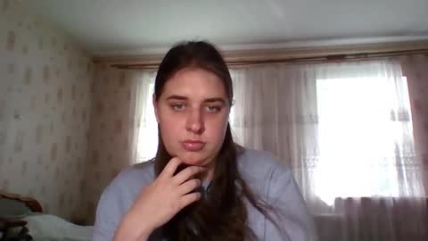 hess_luna_ online show from September 2025 09:10:02 AM