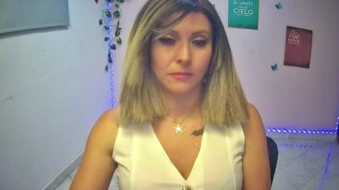 Hestesiaxx online show from April 2026 01:55:01 AM