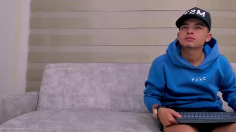 heteros men online show from March 2025 10:26:01 PM