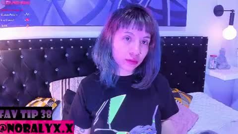 Snapshot of hey_noraly chatting on July 2026 04:37:01 AM Noraly online show from July 2026 04:37:01 AM