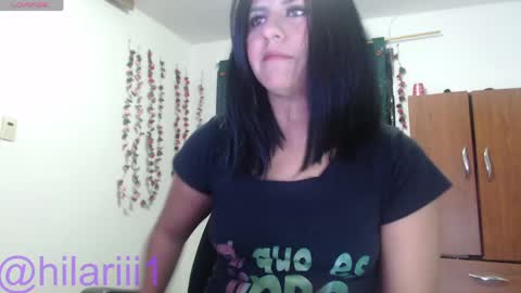 hilaril18 online show from April 2026 11:54:02 PM