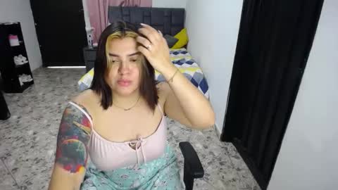 Snapshot of hilary_eva chatting on February 2025 08:55:02 PM lia online show from February 2025 08:55:02 PM